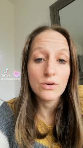 Dina Yates's Instagram, Twitter & Facebook