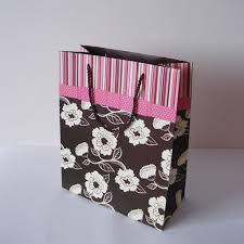 Pinata ini dibuat dengan menggunakan beg kertas, kertas tisu, gam dan beberapa bekalan lain yang mungkin telah dibaringkan di sekeliling rumah anda. Dua Model Simple Cara Membuat Paper Bag Dari Kertas Kado Beli Kertas Kardus Bekas Yogyakarta