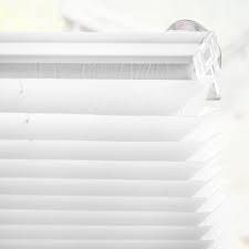 Bleibt die an die fenster geklebte folie dauerhaft, erhöht sich im winter der heizbedarf. Dachfenster Plissee Haftfix Ohne Bohren Lichblick Shop