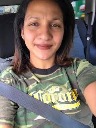 How to apply hydrator to lip gloss tube?