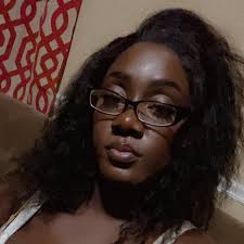 Designer Myah Hasbany collaborated with Erykah Badu to create these anemone  inspired boots she's rocking! How y'all feeling about these, #Roomies? 👀🔥  (🎥: @miamourai)