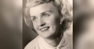 Elizabeth Standridge's Instagram, Twitter & Facebook