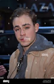 New York, NY, USA. 20. März 2017. Dacre Montgomery unterwegs für  Promi-Schnappschüsse