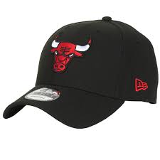 The chicago bulls are an american professional basketball team based in chicago.the bulls compete in the national basketball association (nba) as a member of the league's eastern conference central division. New Era Nba The League Chicago Bulls Schwarz Rot Kostenloser Versand Spartoo De Accessoires Schirmmutze 20 39