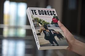 Filmul tres metros sobre el cielo (trei metri deasupra cerului) spune povestea de dragoste dintre babi, o elevă exemplară la o școală privată și un tip pe nume. Pachet PromoÈ›ionall ColecÈ›ia De 4 CÄƒrÈ›i Trei Metri Deasupra Cerului Te Doresc È™i De Trei Ori Tu Federico Moccia Bestseller Md