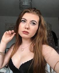 Abbie Carr's Instagram, Twitter & Facebook