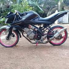 Bahkan di jabodetabek sekalipun eksistensi new vixion yang notabene merupakan motor sport low entry yamaha bak motor premium yang bisa dihitung dengan jari. Si Hitam Sendiri All New Vixion Dan Vixion R Jari Jari Facebook