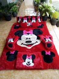 Kasur karpet karakter murah ini berbahan dasar rasfur (bahan yang sering digunakan pada boneka kelas atas) dan isi bantal adalah dacron ( bahan yang sering digunakan untuk mengisi bantal, boneka) lapisan dasar karpet pu leather dan bahan totol/bintik dan lapisan dalam dengan busa yang berkwalitas baik. Pin Di Surpet