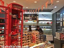 Kaca mata yang saya pesan itu sekiranya dibeli di pekan kulim atau di pasar pagi boleh dapat rm10 sahaja, katanya. Kedai Cermin Mata Di The Mines A Look Eyewear O W L Korean Look G E D I K