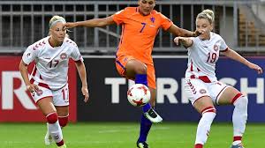 Une pétition a été lancée sur internet pour que l'euro 2017 féminin soit autant médiatisé en france que celui masculin, qui vient tout juste de se terminer. Euro Feminin 2017 Le Danemark Et L Autriche Pour Une Premiere L Angleterre Face A La Vague Orange