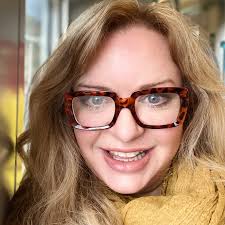 Sarah Simons's Instagram, Twitter & Facebook