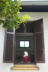 Dalam artikel ini saya akan menceritakan sejarah dan cerita mistis yang ada di lawang sewu. 5 Fakta Lawang Sewu Gedung Historis Yang Seram Seram Menawan