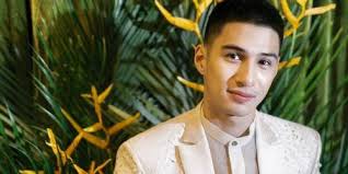 Celebrities with middle name: Benedict