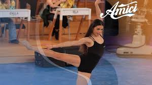 Oggi a scoppiare è stata la ballerina serena. Amici 2021 Serena Rivela A Maria De Filippi Non Mangiavo Piu