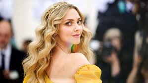 The pair, who star as sky and sophie, started dating while working together on the first film, though split three years later. Amanda Seyfried Bio Age Affair Husband Career And Net Worth