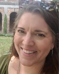 Amanda Lauritzen's Instagram, Twitter & Facebook