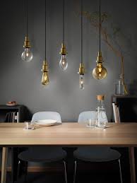 Freihangende Gluhbirnen Ohne Lampenschirm Und Staubfanger Vorrichtung Sind Schon Seit Einiger Zeit Im Trend Osram Und Ledv Lampe Esstisch Osram Vintage Lampen
