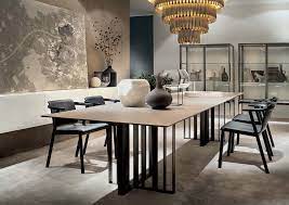 Francesco Rota Disegna Il Tavolo Shade Un Armonico Abbinamento Tra Il Metallo Bronzato D Tavolo Da Pranzo Moderno Idee Per Interni Design Della Sala Da Pranzo