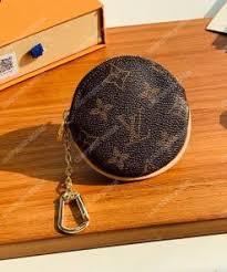 Round bag (n.) round bag also known as circle bags, they're sling bags or clutches in a circular shape. Louis Vuitton Round Coin Purse Monogram With Chain Bags Valley