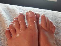 I never see cum on pretty feet in here... what do you guys think? :  r/cumsluts
