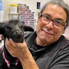 'Estie was exceptional': Community mourns 'bigger-than-life' hairdresser  Esteban Lopez