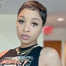 Vee Lee (@iamveelee_)