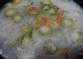 Sayur oyong bening yang dilengkapi dengan soun sangat cocok menemani makan siang atu makan malam anda di rumah. Resep Sayur Oyong Soun Oleh Dahlia Vemmy Cookpad