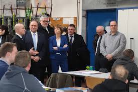 Halloween 2018 cast / halloween 2018 release date,. Www Bundespraesident De Der Bundesprasident Startseite Besuch Im Technologiezentrum Tzh Luneburg