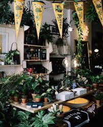 Pin By Lauren Borchetta On Retail Ideas Table Decorations Decor Table Settings