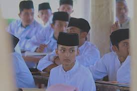 Dikabarkan Dekat Dengan Wirda Mansyur Ini Fakta Unik Azmi Askandar