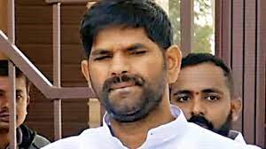 Kampli mla jn ganesh, who has been on the run for almost a month, has finally been arrested by police officials on wednesday. Special Police Teams Hot On Jn Ganesh S Heels