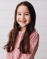 Essie Barrett's Instagram, Twitter & Facebook