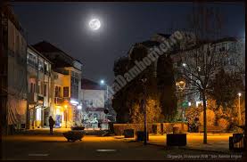 Cine ar trebui să aibă grijă și ce semn primește vești bune. DouÄ Imagini Superbe Cu Luna PlinÄ VÄzutÄ Din Centrul Vechi Al TargoviÈtei