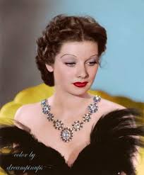 Goodbye, blonde season as Anne Curtis enters her “red era.” The  actress-host flaunts her new hair color a few days after celebrating her  39th birthday. (📷: Curtis/Instagram)