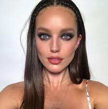 Yes, makeup is a magical thing and we all love to wear glossy makeup before we step out. How To Apply Eyeshadow Eye Makeup Tips For Hooded Round And More Eye Shapes