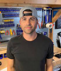 Rober is an american youtuber, engineer, and inventor. Mark Rober Wikipedia