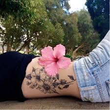 Blackwork Floral Tattoo By Luiza Oliveira Luizaoliveira Fineline Floral Feminine Blackwork Tattoos For Women Flowers Flower Side Tattoos Women Rib Tattoo