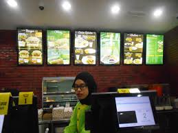 Also, do expect unconventional ramly burger ingredients such as pineapples. Ramly Halal Kiosk Rnr Gurun