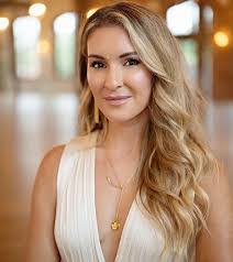 Elizabeth Freer's Instagram, Twitter & Facebook