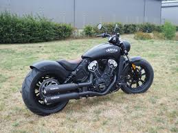 Stripped down and blacked out with an aggressive stance and raw power, the scout bobber is a modern take on the iconic bobber style. Scout Vintage Motorcycles