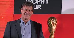 Mi esencia el futbol, el deporte mas lindo del mundo! After Diego Maradona Mario Kempes Throws His Hat In The Ring To Be Argentina S Next Coach