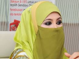 I run my own business and product, st professional makeup. Datin Rozita Sendayu Tinggi