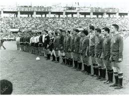 La selección de fútbol de españa es el equipo representativo del país en las competiciones oficiales de fútbol. Seleccion Espanola Que Se Enfrento A La De Argentina En Un Partido Amistoso Archivo Abc