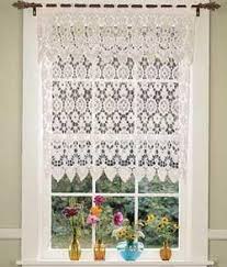Cortinas y visillos es creado para aquellas personas que buscan vestir su hogar de manera moderna y original, combinando lo funcional con el diseño quedan perfectas en ventanas de dormitorios, cocinas, escalas y cualquier lugar donde queramos dar un toque moderno sin dejar de lado la. Mas De 100 Fotos De Cortinas De Cocina Modernas Espaciohogar Com