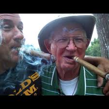 You ever seen a mango this big? 🥭🇻🇳 This is Xoài Tượng, the Elephant  Mango from Vietnam — one of the largest mango varieties