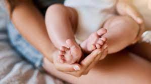 Hier erfährst du, welche ursachen er haben kann und wie er sich unterstützend behandeln lässt. Sichelfuss Das Wichtigste Uber Die Fehlstellung Der Fusse Beim Baby