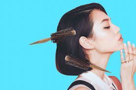 Setelah rambut dikepang, biasanya rambut akan menjadi keriting bergelombang. 9 Jenis Sisir Dan Perbedaan Fungsinya Untuk Rambut Kita Semua Halaman Cewekbanget