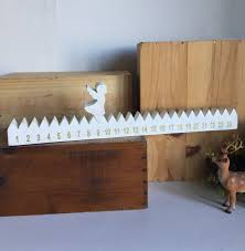Trois bandes blanches 24 x 3 cm (jours), 24 x 2 cm (numéros) et 24 x 4 cm (mois). Calendrier De L Avent En Bois Avec Ange Mylittledecor