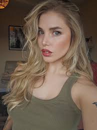 Hi, I'm Megan. I'm 30 and live in Glasgow. I play video games, share my  thoughts and stream them over