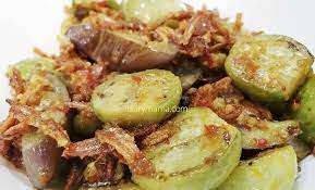 Untuk resepi ini che nom gunakan cili merah dan juga cili padi yang segar kerana warna sambal akan jadi cantik dan rasanya. Sambal Terung Cili Padi Terangkat Pedas Dan Sedap